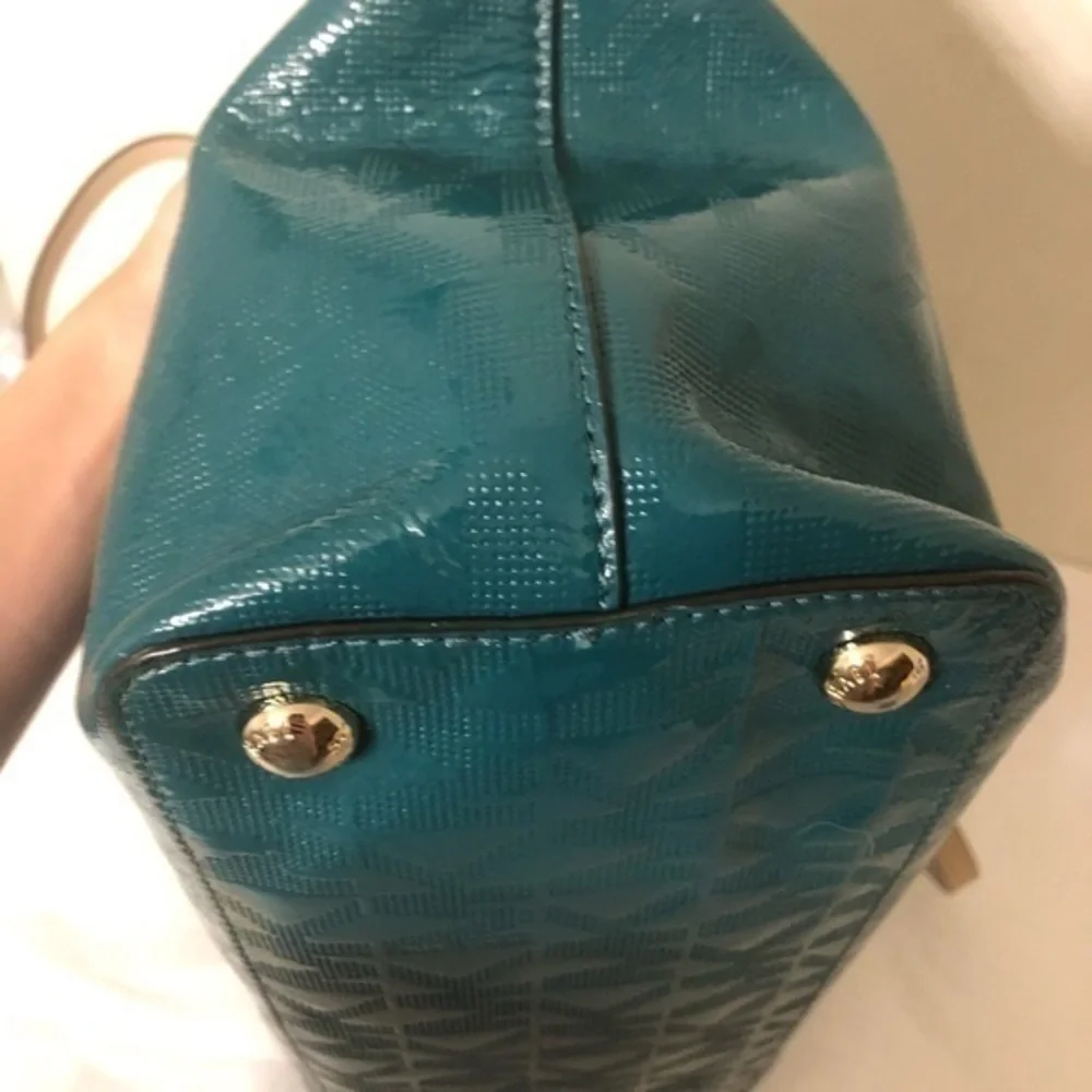 MICHAEL KORS jet set green patent leather embossed logo tote bag
